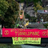 Unangemeldete Demo Montfortbrücke