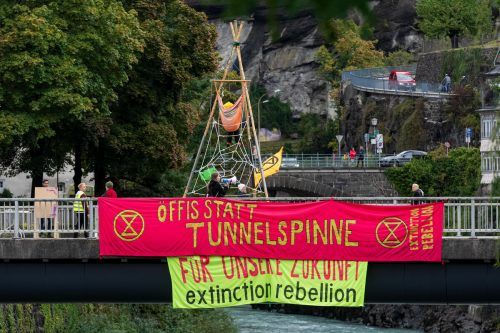 Klimaaktivisten protestierten am Samstag gegen den geplanten Stadttunnel in Feldkirch.  VN/Stiplovsek