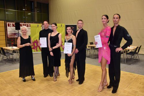 „Lady in Pink“ Eleonora Hartl und „Man in Black“ Rene Pichler vom TSC Blau-Gold.  Buttenschön