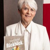 Lisbeth Bischoff blickt in der Dornbirner Stadtbibliothek zurück