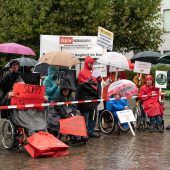 Im Regen stehen gelassen!