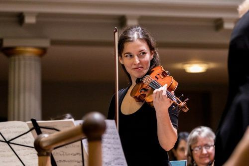 Maria Włoszczowska ist 1. Konzertmeisterin bei mehreren Orchestern.  Clare Hannan