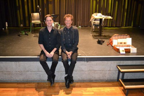 Musiker Philipp Lingg und Autor Rainer Juriatti. m. Bischof