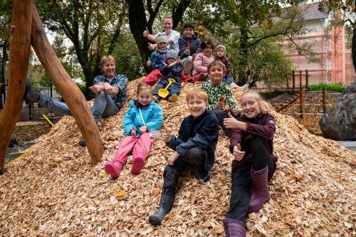 Neueröffnung des Spielplatzes Schachen in der Bregenzer Strabonstraße. a. Serra