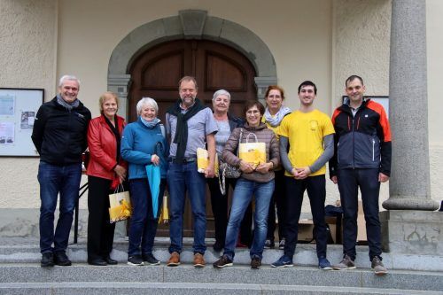 Organisatoren, Gründungs- und Langzeitmitglieder: Organisator Klaus Hüttl, Gabi Mairer, Irmgard Mattweber, Hannes Mühlbacher, Ruth Loitz, Gabi Fink, Angelika Honeder, Organisator Merlin Hüttl und Bürgermeister Andreas Kresser (v. l.).  chf/3
