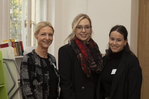 Organisatorinnen: Kris Balasko (l.), Corinna Baumann und Sophie Gächter.