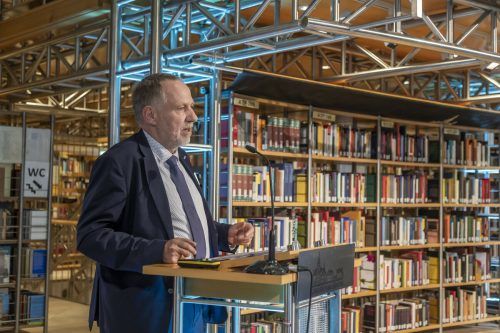 Prof. Detlef Günther berichtete von der Entwicklung des medizinischen Zweigs an der ETH Zürich, die er persönlich vor Jahren angestoßen hatte.