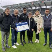 Ein 5000-Euro-Scheck als große Anerkennung