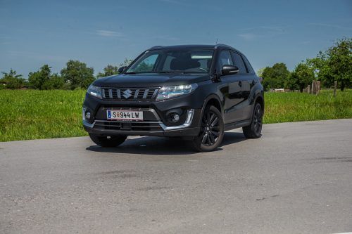 Suzuki Vitara: Schickes Blechkleid, kompakte Abmessungen und ein effizienter Hybridantrieb. VN/Steurer