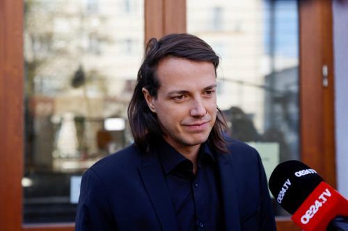Wir haben mit kleinstem Team und ohne Parlamentspartei oder großem Medienhaus im Hintergrund so viel zu Stande gebracht. Das ist kein Testlauf gewesen, sondern genau die Wahl, der ich mich stellen wollte. Wie es weitergeht, wird sich weisen. Dominik Wlazny, Bierpartei-Gründer