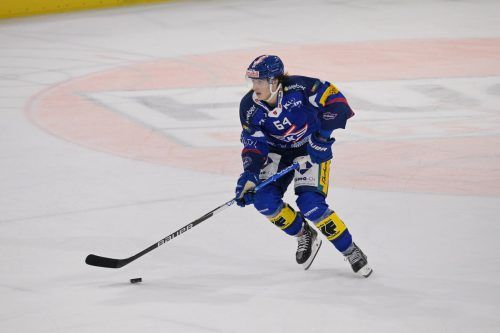 David Reinbacher spielte sich beim EHC Kloten während dieser Saison in die Notizbücher der NHL-Klubs. HR