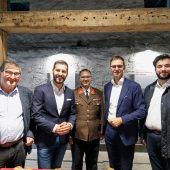 „Ehrenamtliche vor den Vorhang“