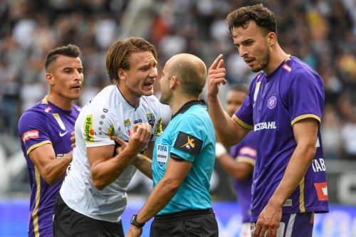 Zuletzt gegen Austria Wien hatten sich SR Walter Altmann und Felix Strauss etwas zu sagen. Heute pfeift der Tiroler abermals.