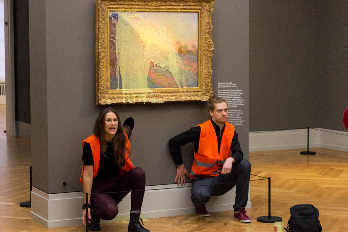 Aktivisten warfen Kartoffelpüree auf ein Monet-Bild im Barnerini-Museum. AFP