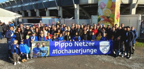 200 Lochauerinnen und Lochauer machten sich auf den Weg nach Altach, um Philipp Netzer zu ehren. bms