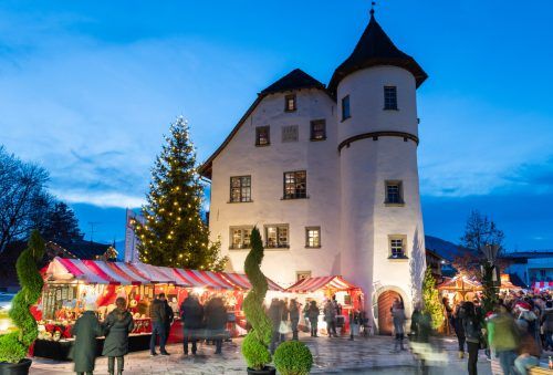 Am bevorstehenden ersten Adventwochenende wird zum Götzner Weihachtsmarkt in und ums Jonas Schlössle geladen. Wige