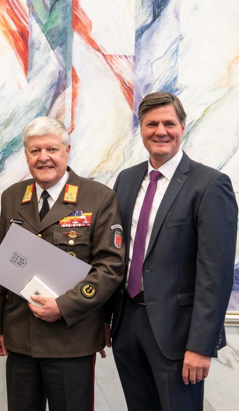 Am Nationalfeiertag wurde Manfred Morscher im Landhaus geehrt. Unter den Gratulanten war auch Vizebürgermeister und Landtagsabgeordneter Daniel Allgäuer.  Land