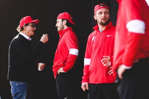 Anro Del Curto - im Bild mit Nico Feldner - ist Österreichs Eishockey-Nationalteam zur Herzenangelegenheit geworden. gepa