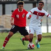 U21-Team mit Bischof gegen Türkei 1:1