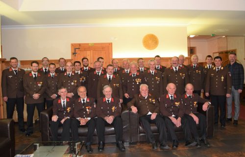 Bei der Feuerwehr Langenegg wurden gleich 27 Mitglieder geehrt.