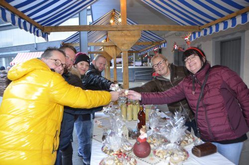 Beim Adventmarkt in Dalaas herrschte beste Stimmung. DOB