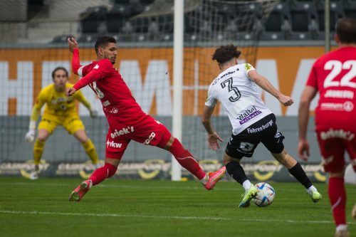 Damian Maksimovic (rechts) vermochte sich gleich einige Male gut in Szene zu setzen. VN/Steurer