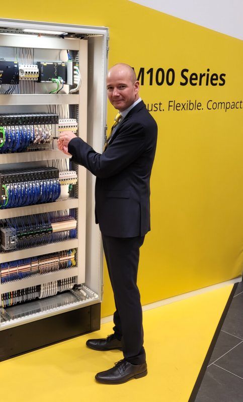 Daniel Pfeifer, Technischer Leiter bei Bachmann, bei der Präsentation der Steuerungsplattform M100 auf Fachmesse SPS: „Das Interesse war überaus groß.“ FA