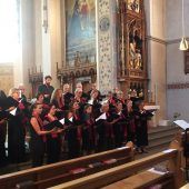„Bleib bei uns“: Kirchenkonzert mit Kammerchor und Helmut Binder