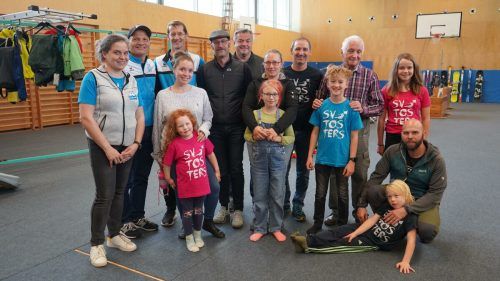 Das Organisationsteam freute sich über das rege Interesse am Skibasar.  TAY