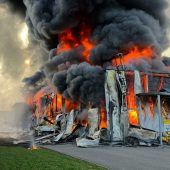 Ermittler nehmen Akkus als Ursache für das Brandinferno in Koblach an. »A10