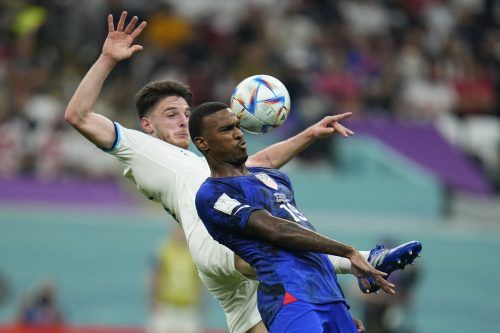 Declan Rice und Haji Wrigh lieferten sich heiße Duelle. ap