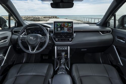 Die Anordnung der Instrumente ist aus Hatchback und Kombi bekannt.