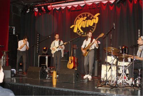 Die Band, bestehend aus vier Mitgliedern, gibt es nun seit rund zwei Jahren und ist im Tiroler Oberland zu Hause. Vn/TK
