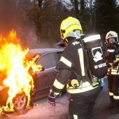 Auto auf der A14 in Vollbrand