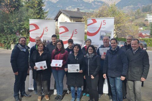 Die Gewinner und Gewinnerinnen des Radius-Fahrradwettbewerbs wurden auf dem Martinimarkt in Ludesch mit Preisen ausgezeichnet. HAB