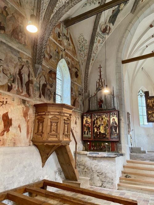 Die Kanzel von St. Martin stiftet heuer den roten Faden der Adventserie: Glaube, Liebe, Hoffnung und Geduld. Thomas Matt (3)