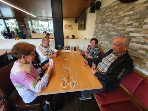 Die Mitglieder des Seniorenbunds Göfis trafen sich kürzlich zu „nam gmüatlicha Jass“ im Consum in Göfis. g.schmid