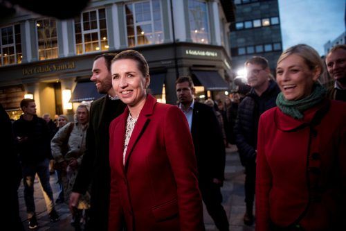 Die Sozialdemokraten um Ministerpräsidentin Frederiksen gewinnen die Wahl in Dänemark, Mitte-Links verfehlt aber die Mehrheit. REUTERS
