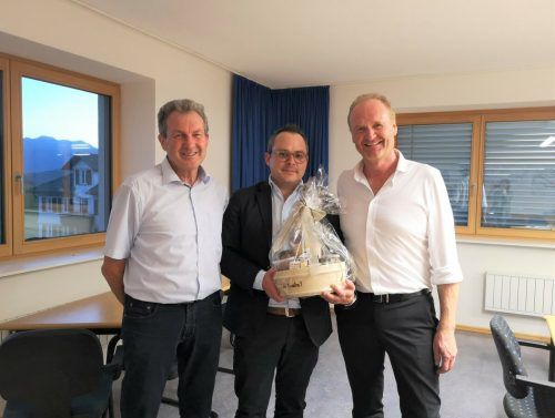 Dr. Gebhard Bechter und Bgm. Guido Flatz bedankten sich bei Bernd Schuster. me