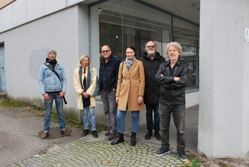 Egmont Hartwig, Brigitte Jochum, Peter Langebner, Inna Kalitka, Angelo Roventa und Benny Gleeson vor dem „Kleiner Luger“ (v.l.). ERH