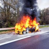 Wegen Schaulustiger bei Autobrand: Unfall auf der A 14