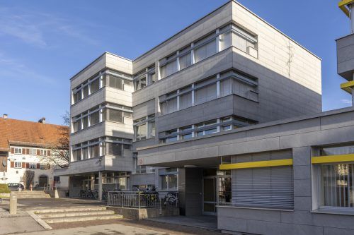 Ein Vorfall an der Mittelschule Baumgarten führte zu einem Großeinsatz der Feuerwehr. Vn/Paulitsch