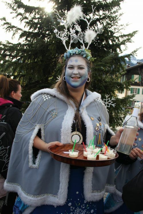 Eisfee Vanessa Fujs von den Montafoner Moltaschorri hatte Hochprozentiges im Gepäck.