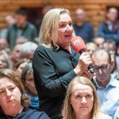 Hitzige Debatte beim VN-Stammtisch zu neuem Höchster Bürgermeister. »A6