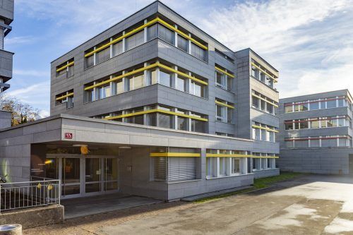 Die Mittelschule muss durch unruhige Zeiten navigiert werden. Dies hätte ein Lehrer im zweiten Dienstjahr tun sollen.⇒ VN/Paulitsch