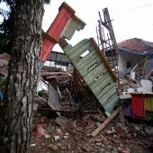Schweres Erdbeben auf Java brachte Tod und Zerstörung. »D8