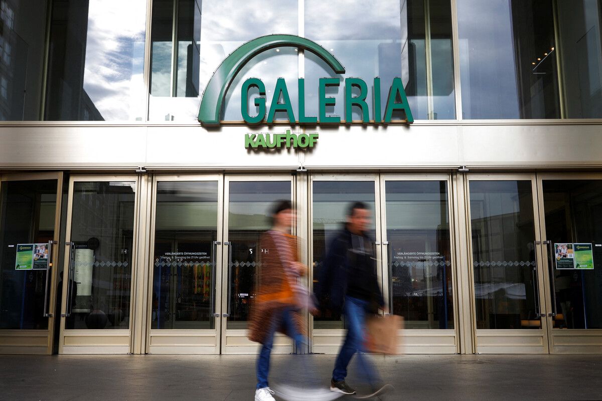 Die deutsche Signa-Einzelhandelstochter Galeria Karstadt Kaufhof könnte erneut vor der Insolvenz stehen. reuters