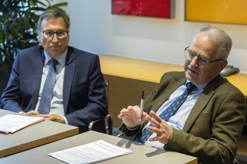 illwerke vkw-Vorstände Helmut Mennel (l.) und Christof Germann: „Erwirtschaften bei Haushaltstarifen keinen Deckungsbeitrag.“ VN/Paulitsch