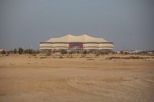 Im Al-Bayt-Stadion in er Küstenstadt al-Chaur findet das Eröffnungsspiel der WM 2022 zwischen Gastgeber Katar und Ecuador statt.