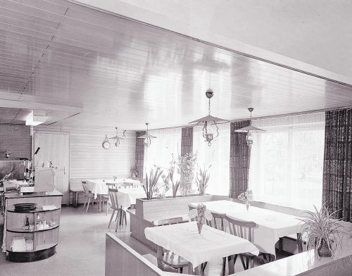 In den Jahren 1947 bis 1954 diente der Gastraum des Gasthofs Adler als Ausweichklassenzimmer für eine Schulklasse.